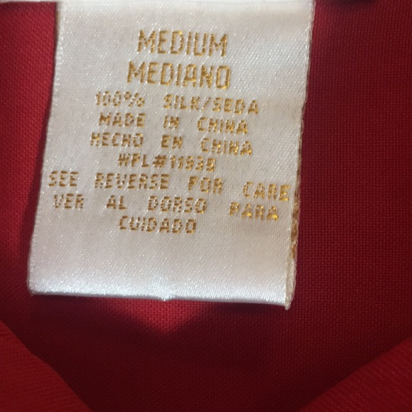 CHRISTIE & JILL Silk Classic 2 Pocket Button Up Shirt with 4 1/2” Side Split - Picture 15 of 16